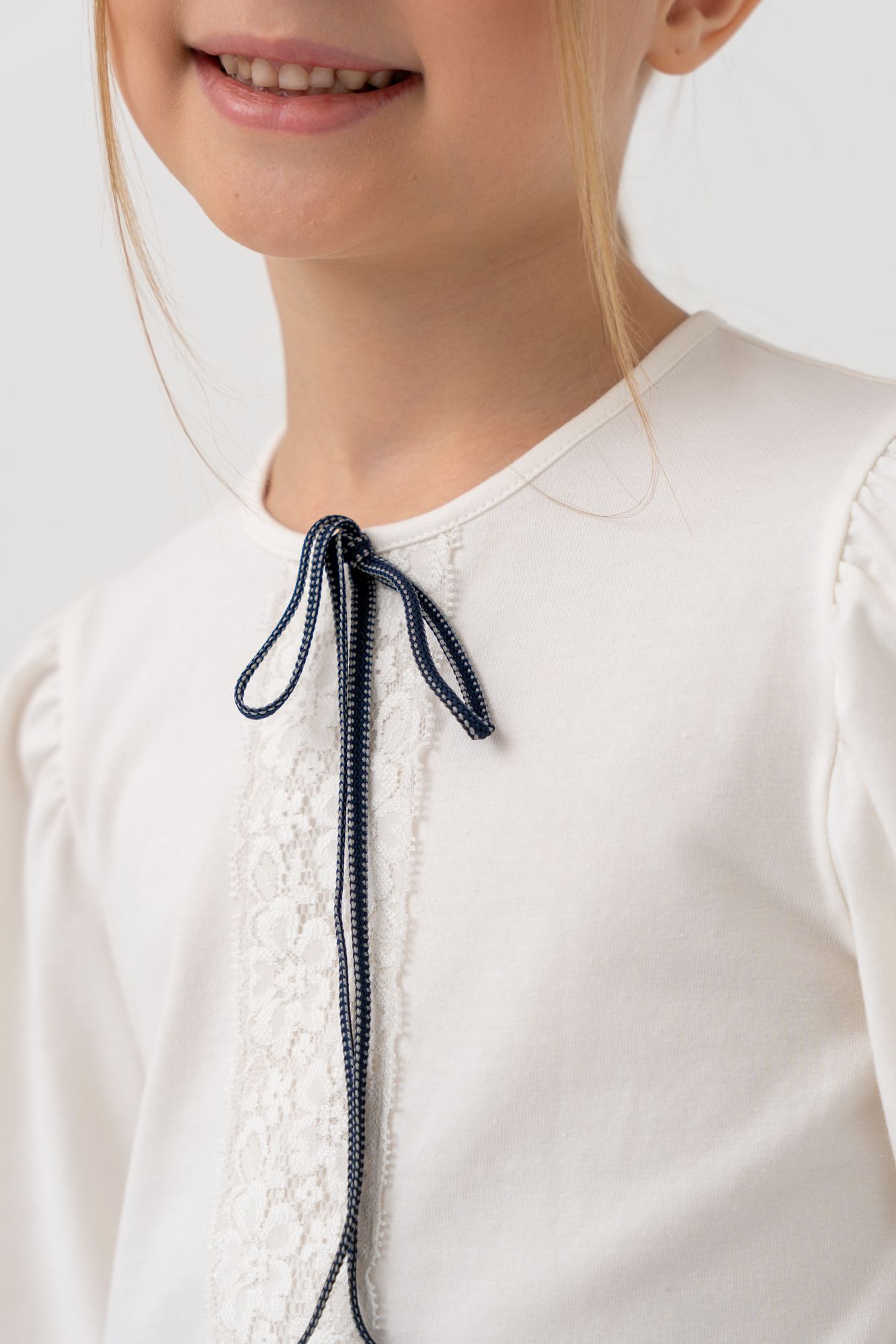 Лонгслив с кружевной вставкой (122 белый)